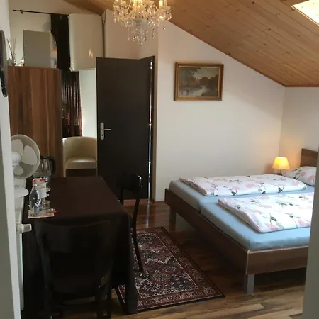 Zur Freiheit בית הארחה